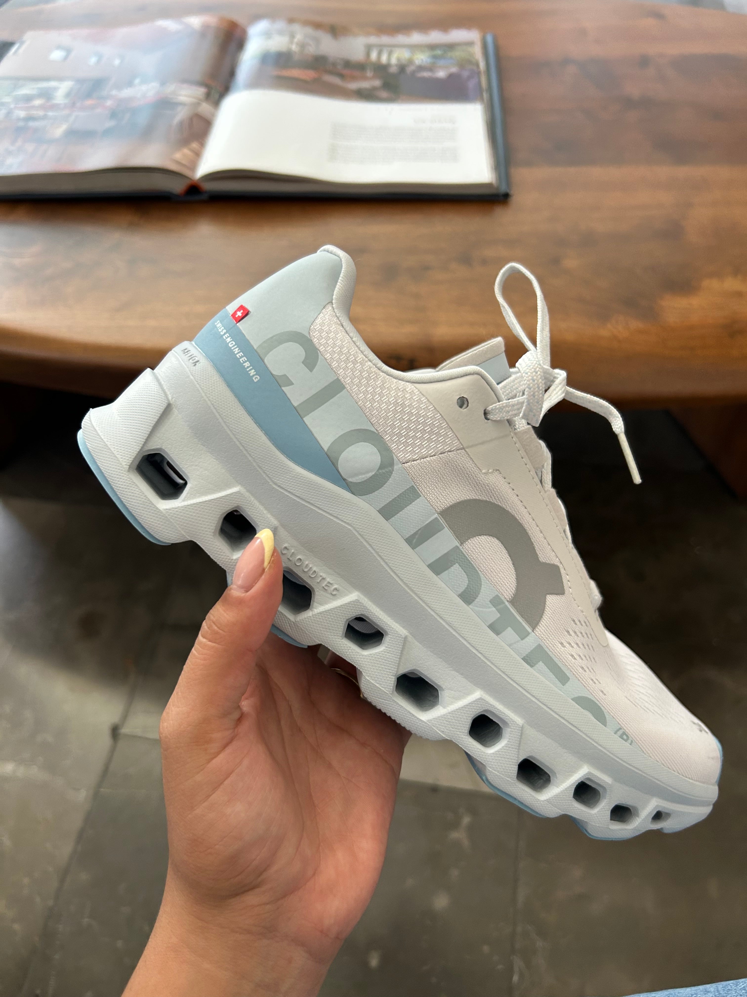 MONSTER AZUL MODELO EN TENDENCIA