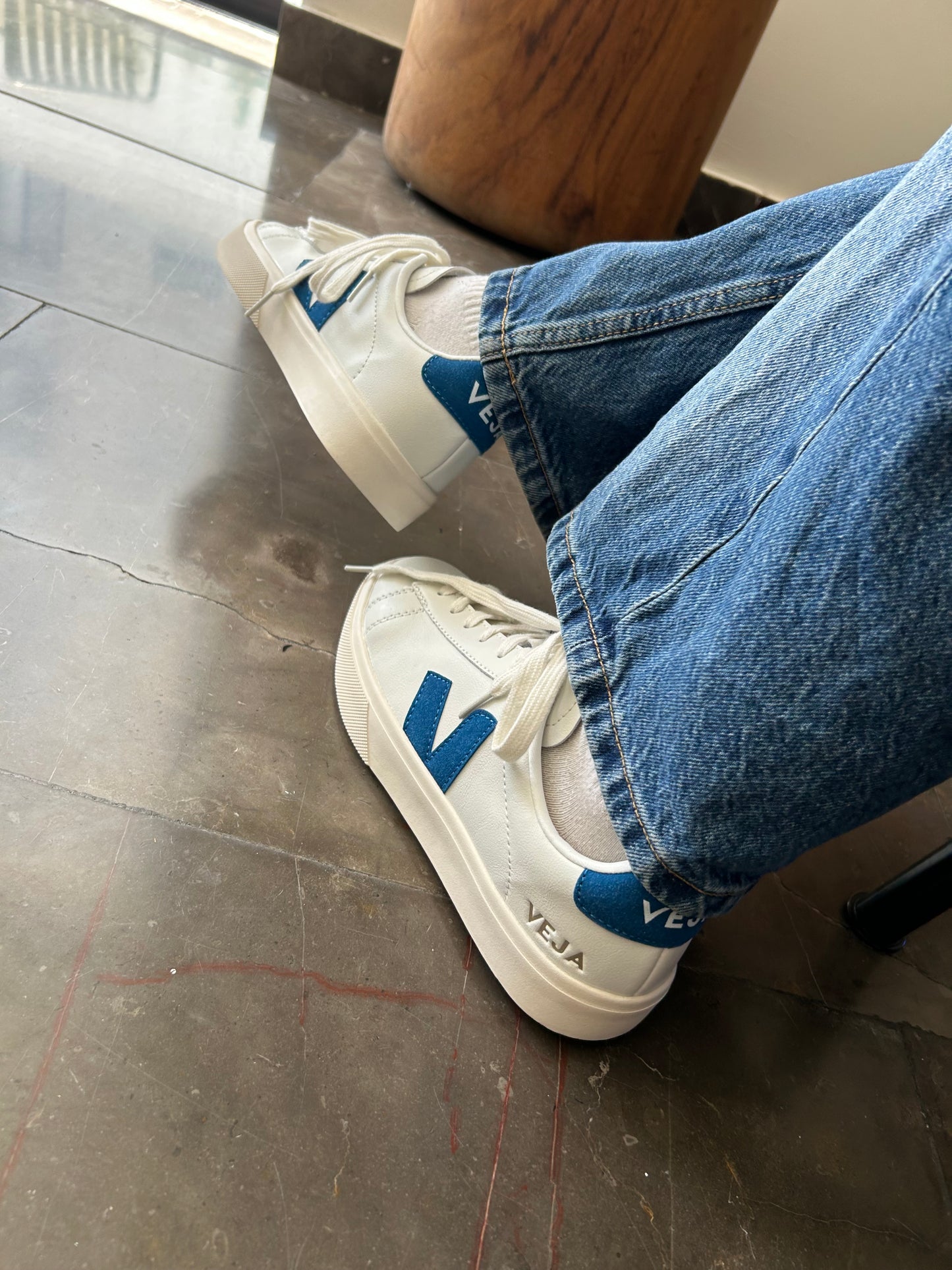 Tenis Veja en Blanco y Azul