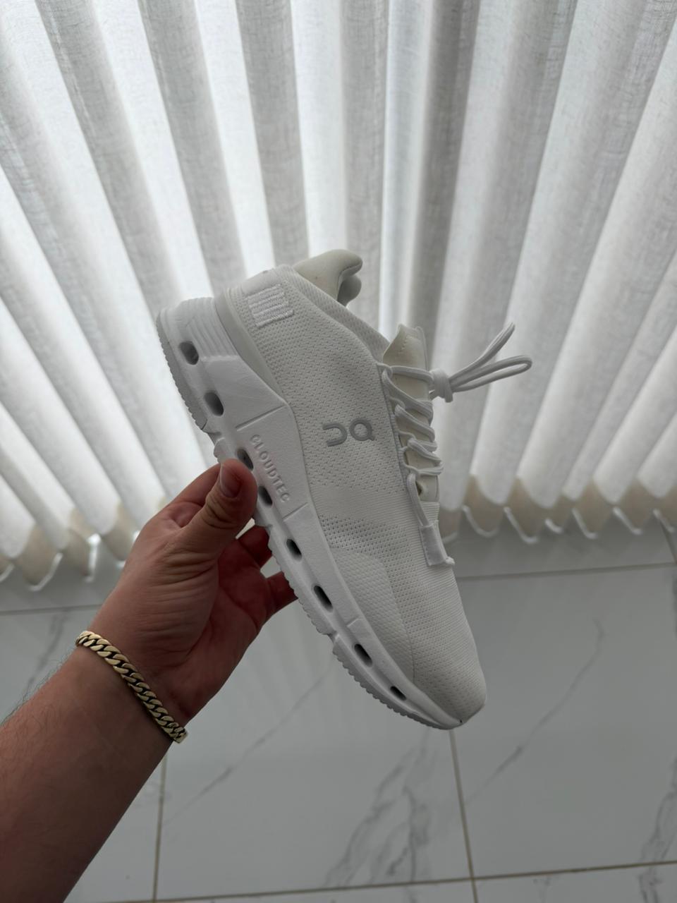 MODELO ON CLOUD BLANCO