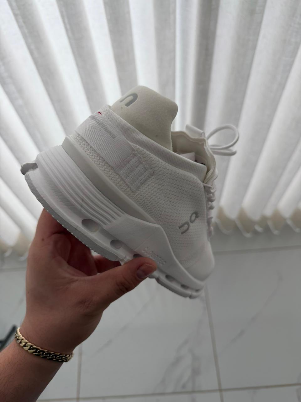 MODELO ON CLOUD BLANCO