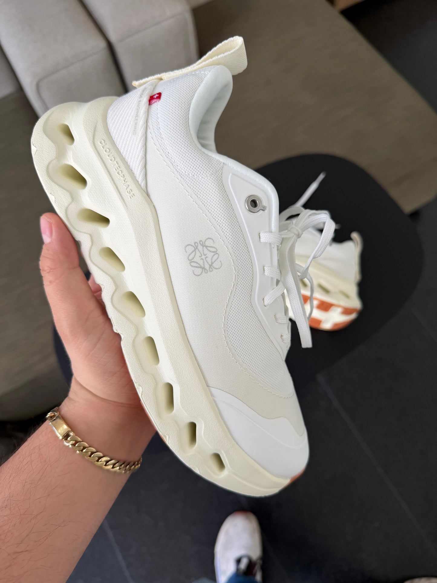 On cloud Iowe beige