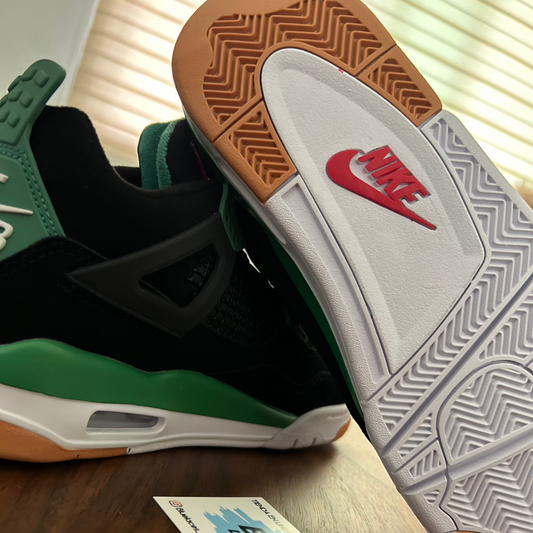 Jordan 4 en verde